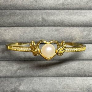 Gold Tone Heart Pearl Bracelet | Freshwater Pearl Center | Sparkling CZ Detail